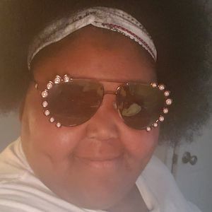 Meet your Posher, Delisha